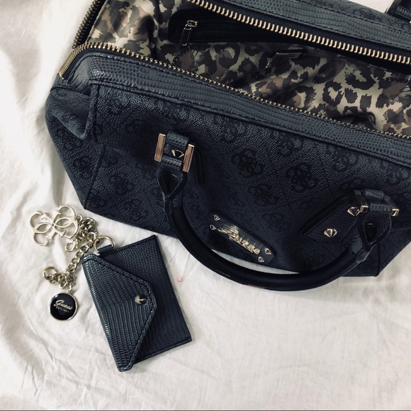 Guess Handbags - Guess handbag with card holder keychain black